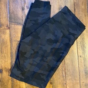 Size 10 black camo lulu pants